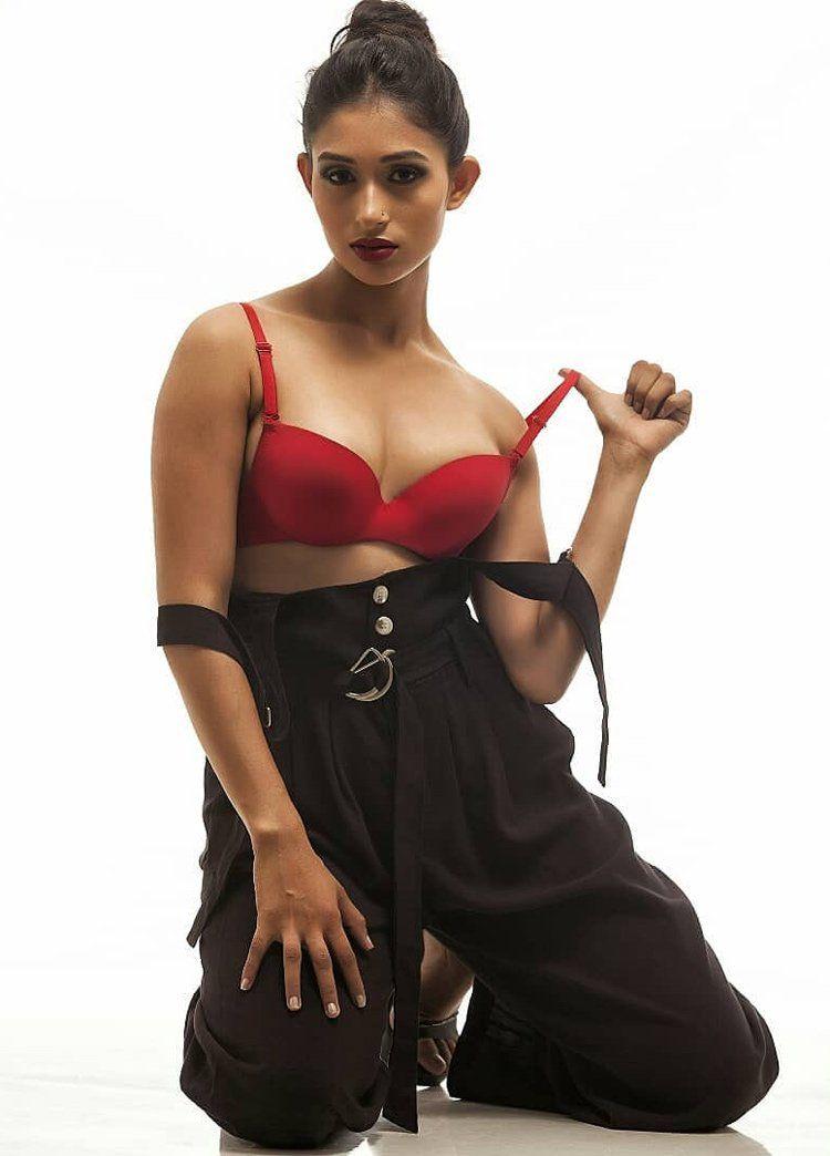 Anjali Kapoor Hot Pics