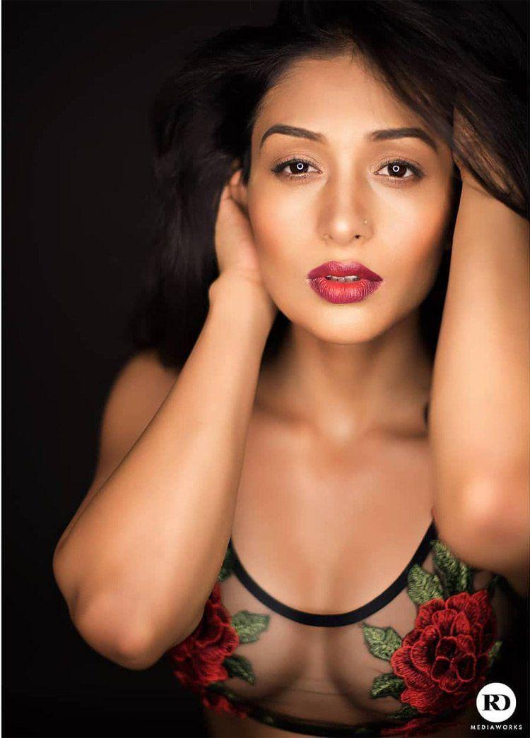 Anjali Kapoor Hot Pics