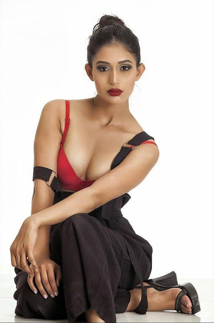 Anjali Kapoor Hot Pics