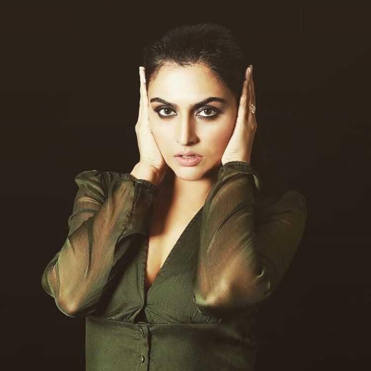 Annanya Soni Hot Sexy Pics