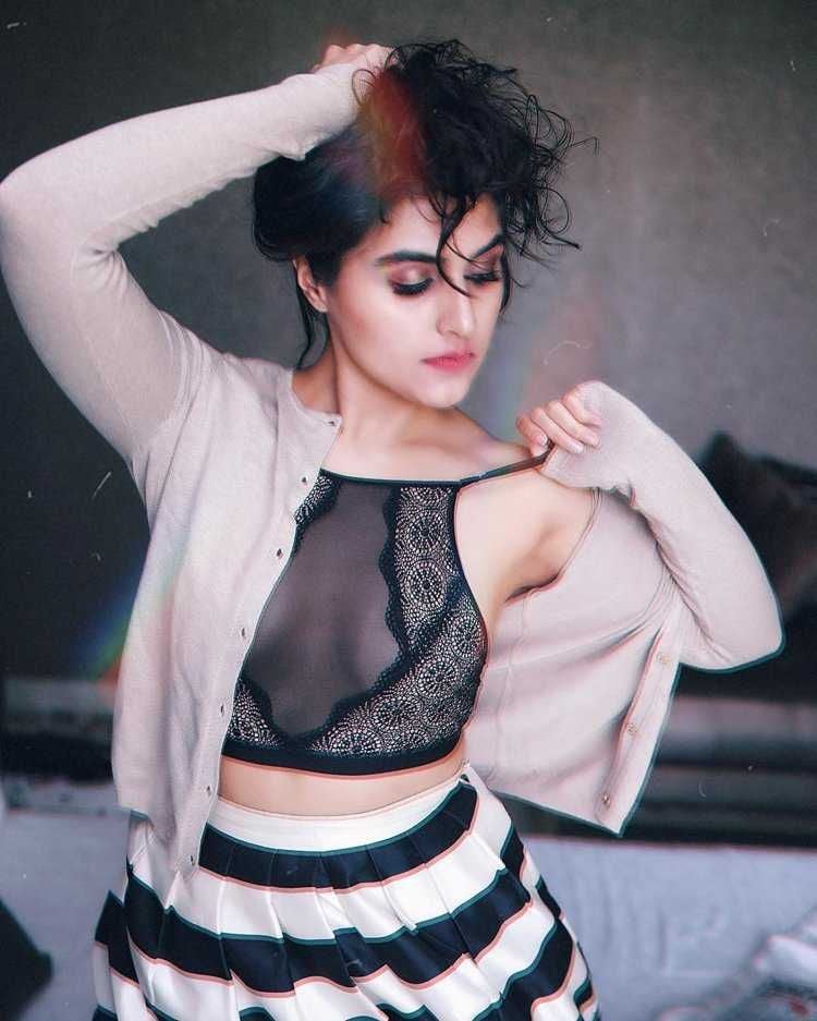 Annanya Soni Hot Sexy Pics