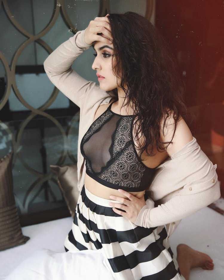 Annanya Soni Hot Sexy Pics