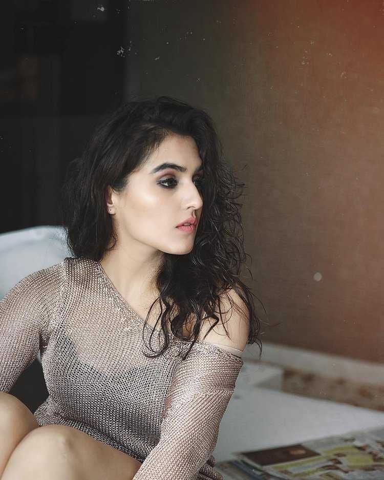Annanya Soni Hot Sexy Pics