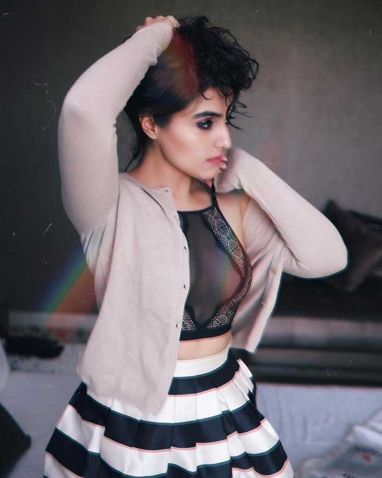 Annanya Soni Hot Sexy Pics