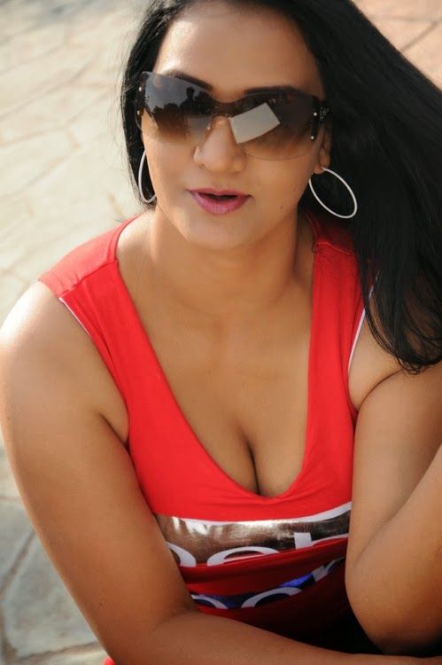 Apoorva Hot Navel Show