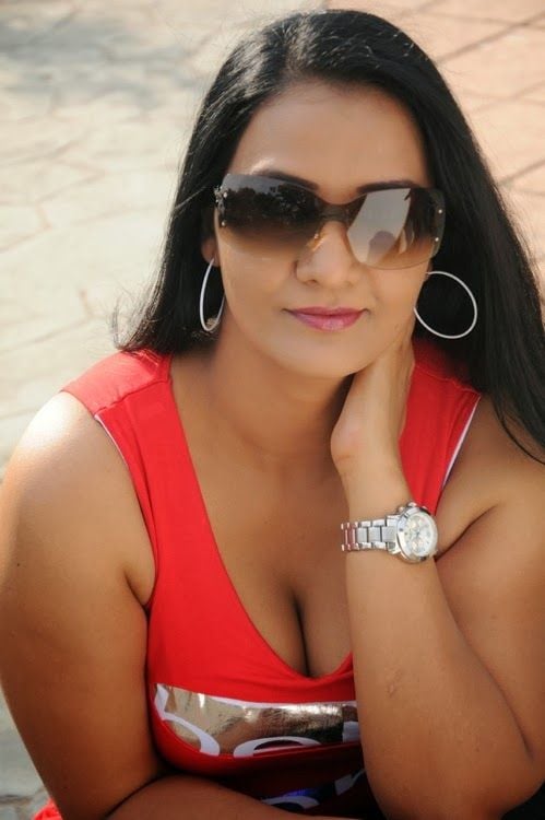 Apoorva Hot Navel Show