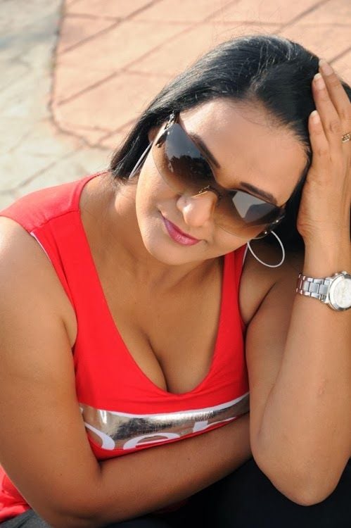Apoorva Hot Navel Show