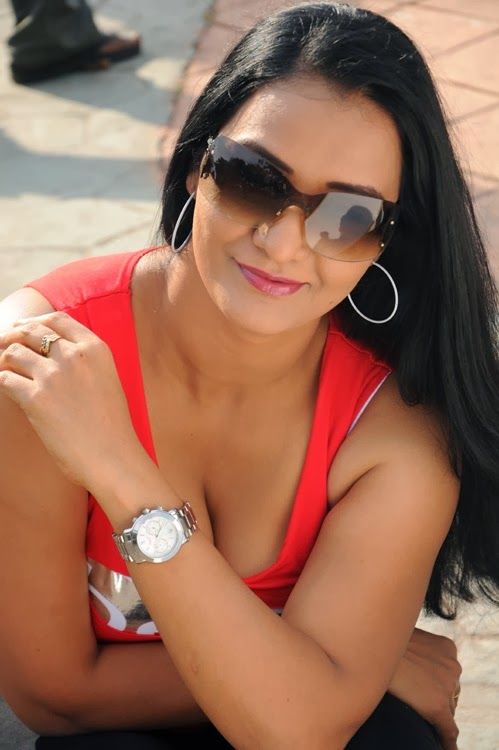 Apoorva Hot Navel Show