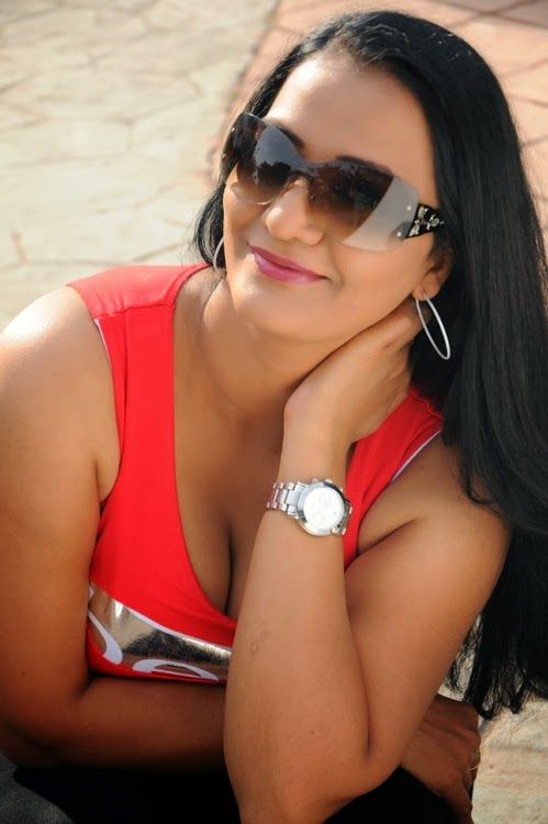 Apoorva Hot Navel Show