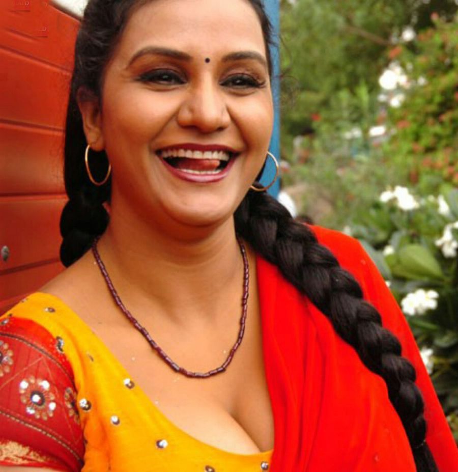 Apoorva Hot Navel Show