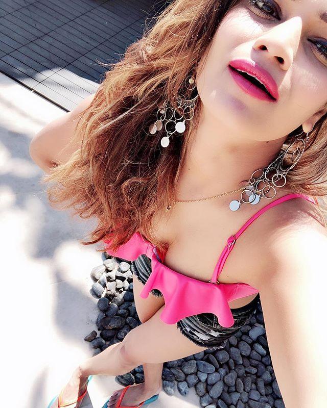 Archana Gautam Super Hot & Spicy Bikini Pics From Instagram