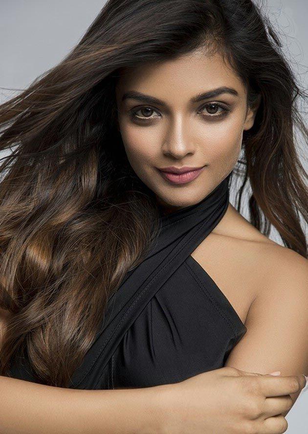 Ashna Zaveri Latest 2017 HOT Photoshoot Stills