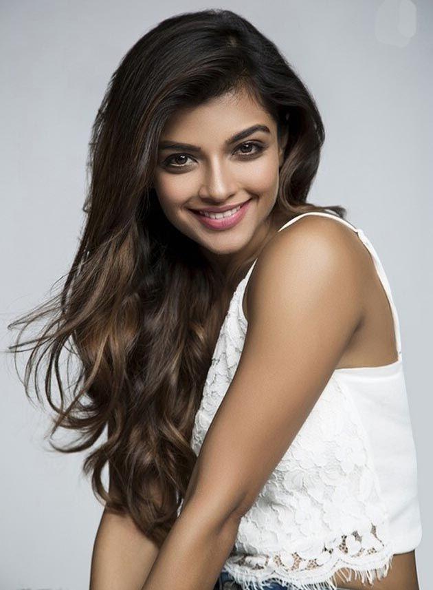 Ashna Zaveri Latest 2017 HOT Photoshoot Stills