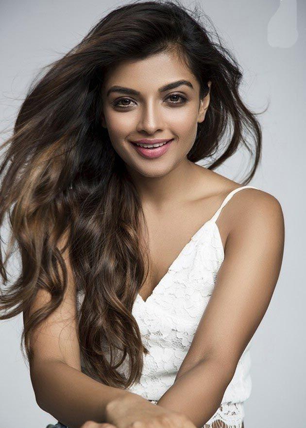 Ashna Zaveri Latest 2017 HOT Photoshoot Stills