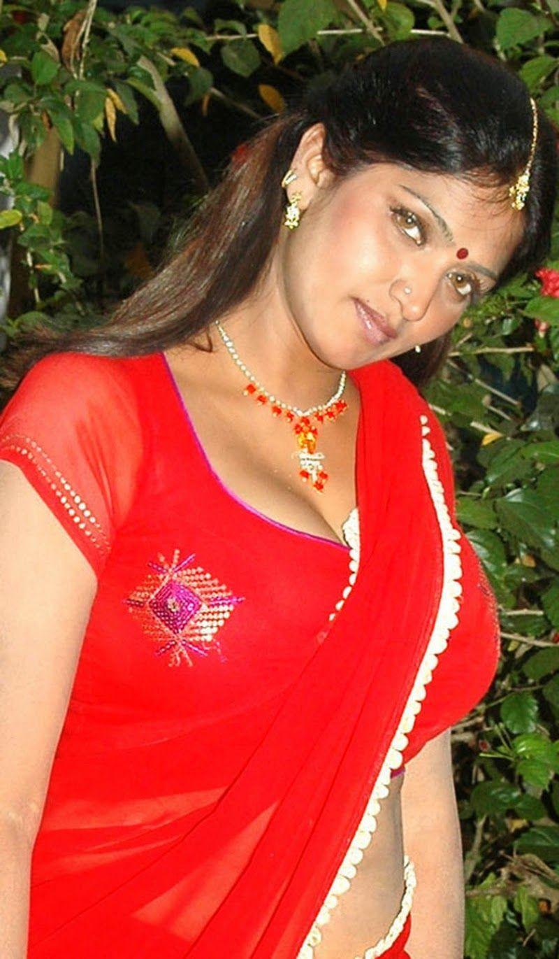 B Grade actress hot navel saree pics