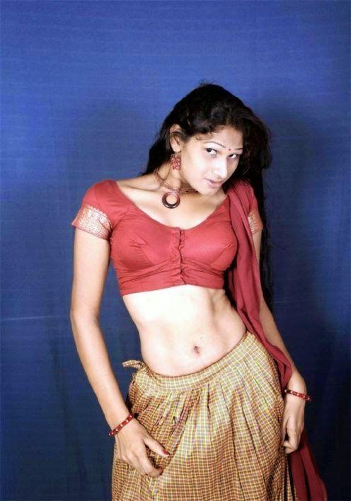 B Grade actress hot navel saree pics