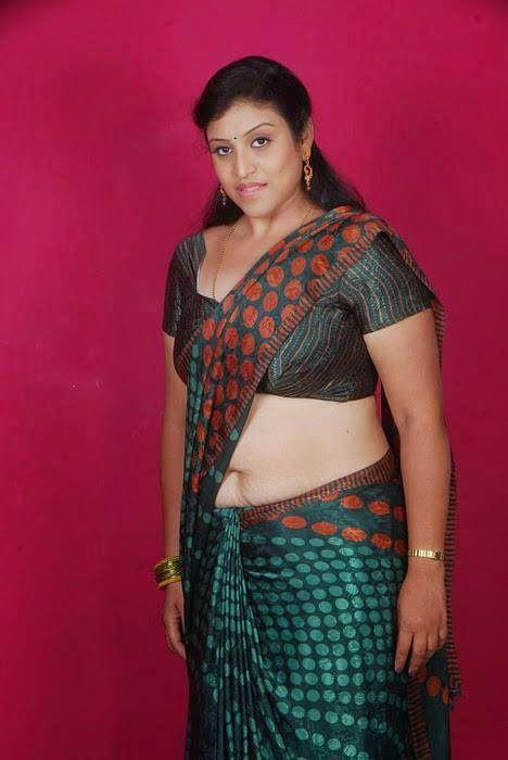 B Grade actress hot navel saree pics