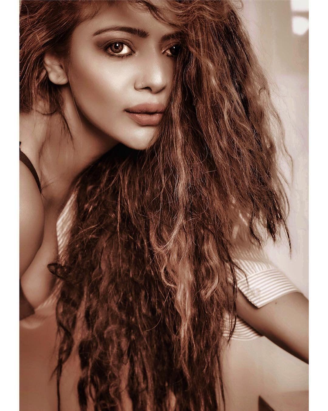 Beautiful Model Niharikaa Agarwal Hot photos 2018