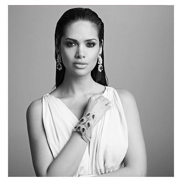 Beautiful Mumbai Actress Esha Gupta Smiling Close Up Hot & Spicy Photos