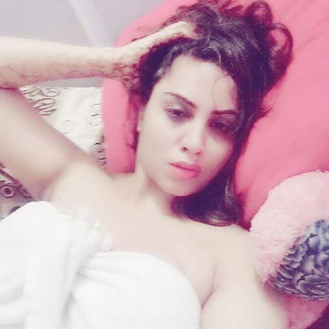 Bigg Boss Fame Aarshi Khan Hot & Sexy Bikini, Huge Cleavage Show Stills