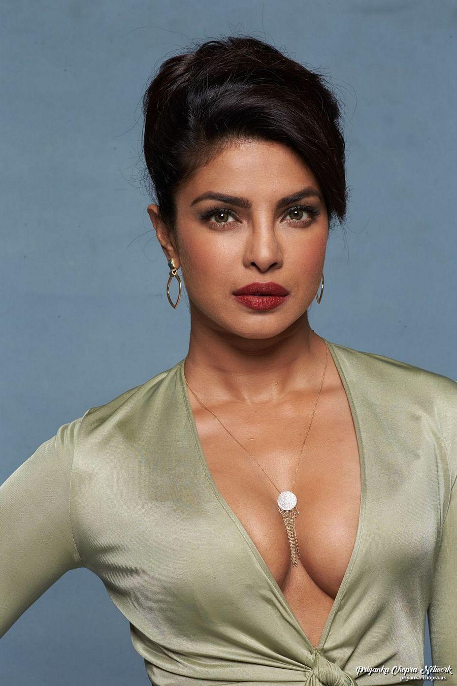 Bikini Avatars Of Priyanka Chopra Latest Stills Are Too Hot To Handle