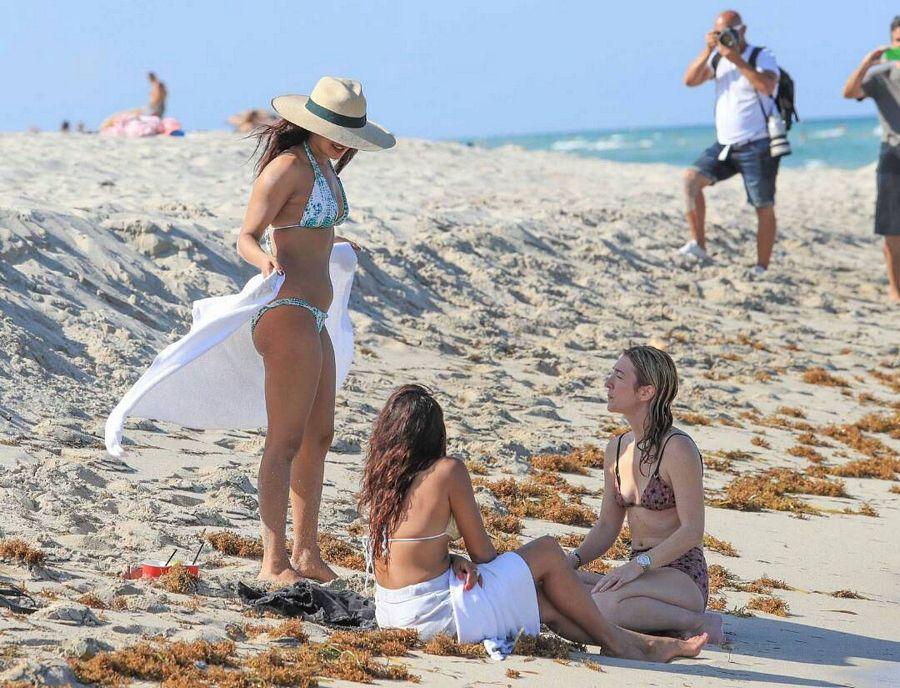 Bikini Avatars Of Priyanka Chopra Latest Stills Are Too Hot To Handle