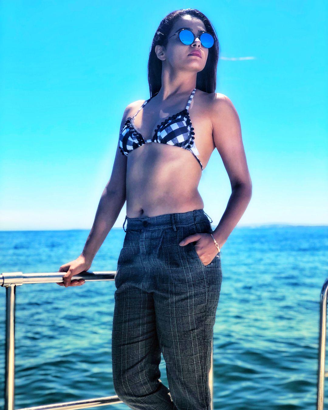 Bikini Top Pictures Of Surveen Chawla Raising Temperature In Summer HOT!