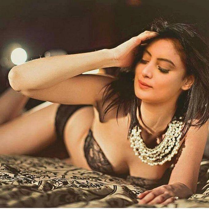 Bold beauty Twinkle Kapoor Hot & Spicy Photos