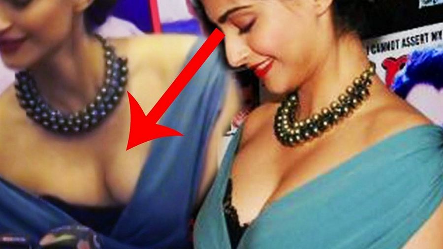 Bollywood Actress Shoking Oops Moment Photos