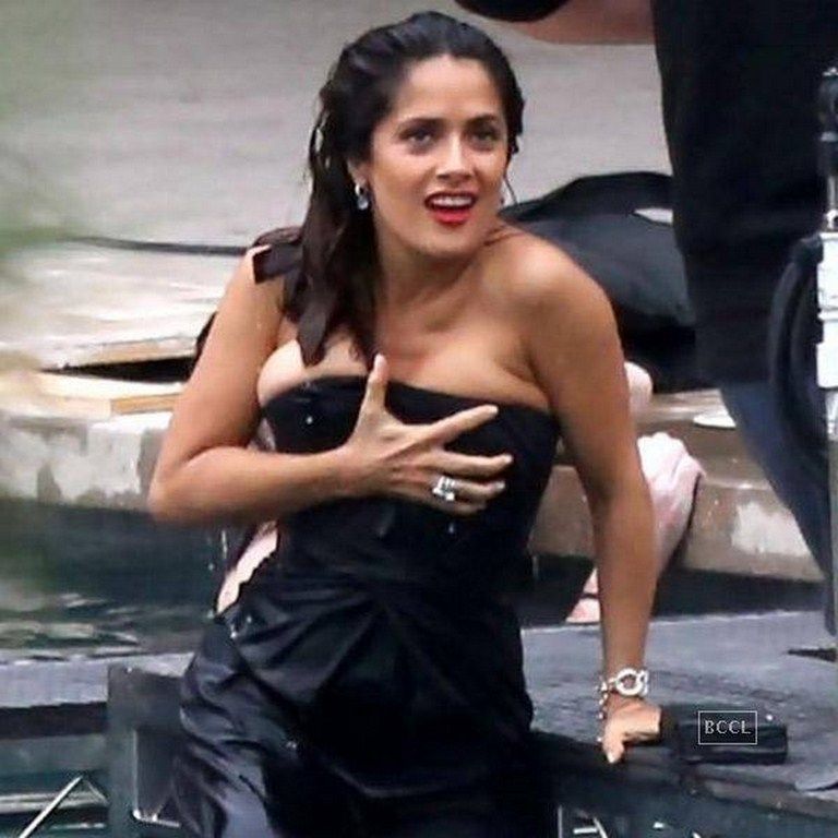 Bollywood Actress Shoking Oops Moment Photos