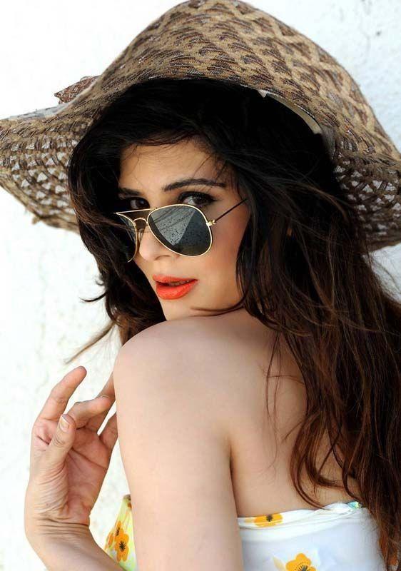 Bollywood Actress Srishti Sharma New Hot & Spicy Cleavage Stills