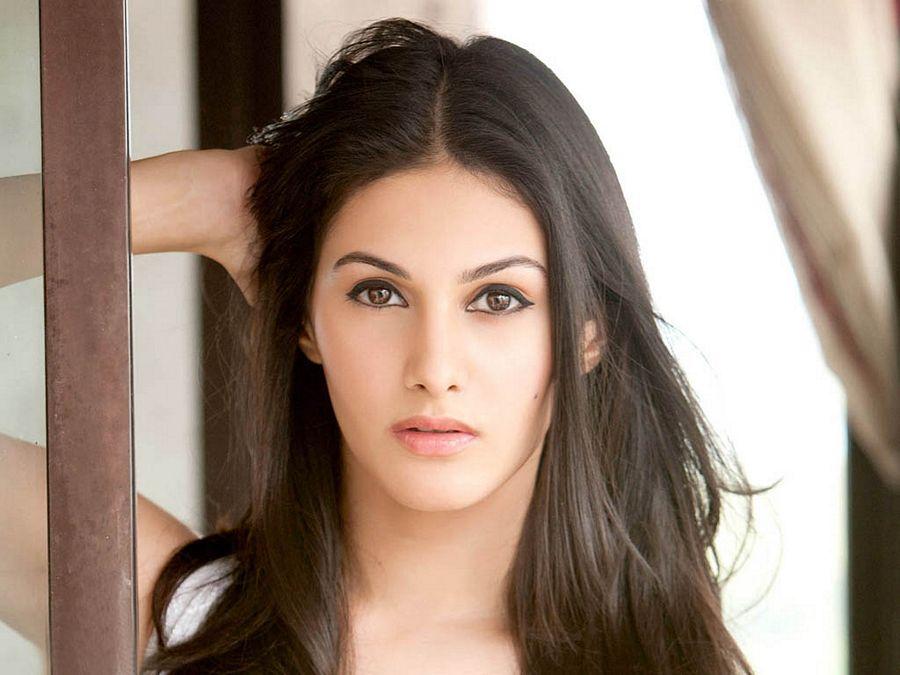 Bollywood Hot Actress Amyra Dastur Latest Unseen Bikini Photos