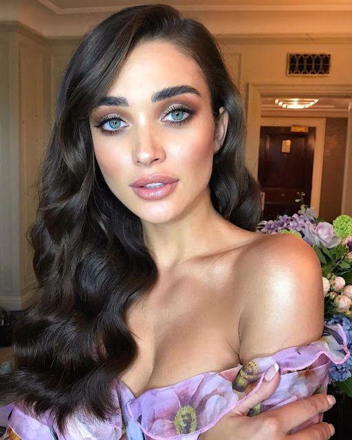 British Model & Actress Amy Jackson Huge Cleavage Show Photo Stills