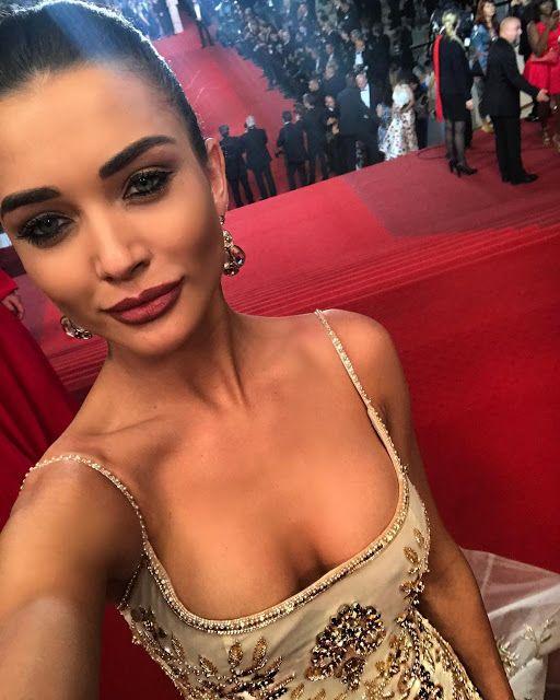 British Model & Actress Amy Jackson Huge Cleavage Show Photo Stills