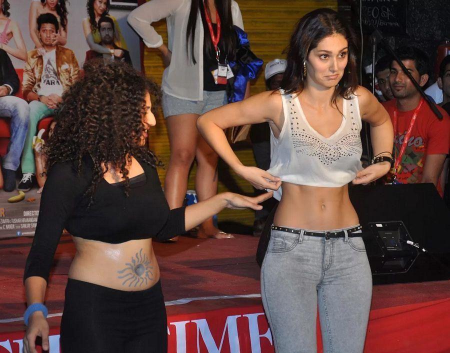 Bruna Abdullah Hot & Sexy Wallpapers