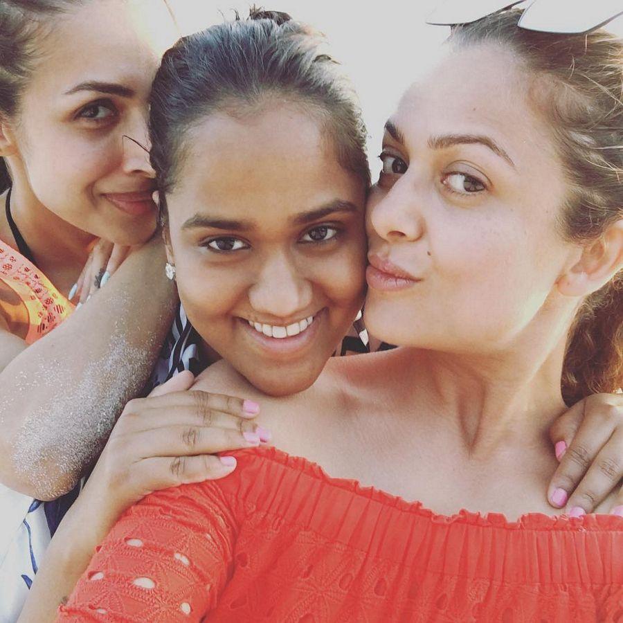 Check out Malaika Arora & Amrita Arora’s hot photoshoot pictures