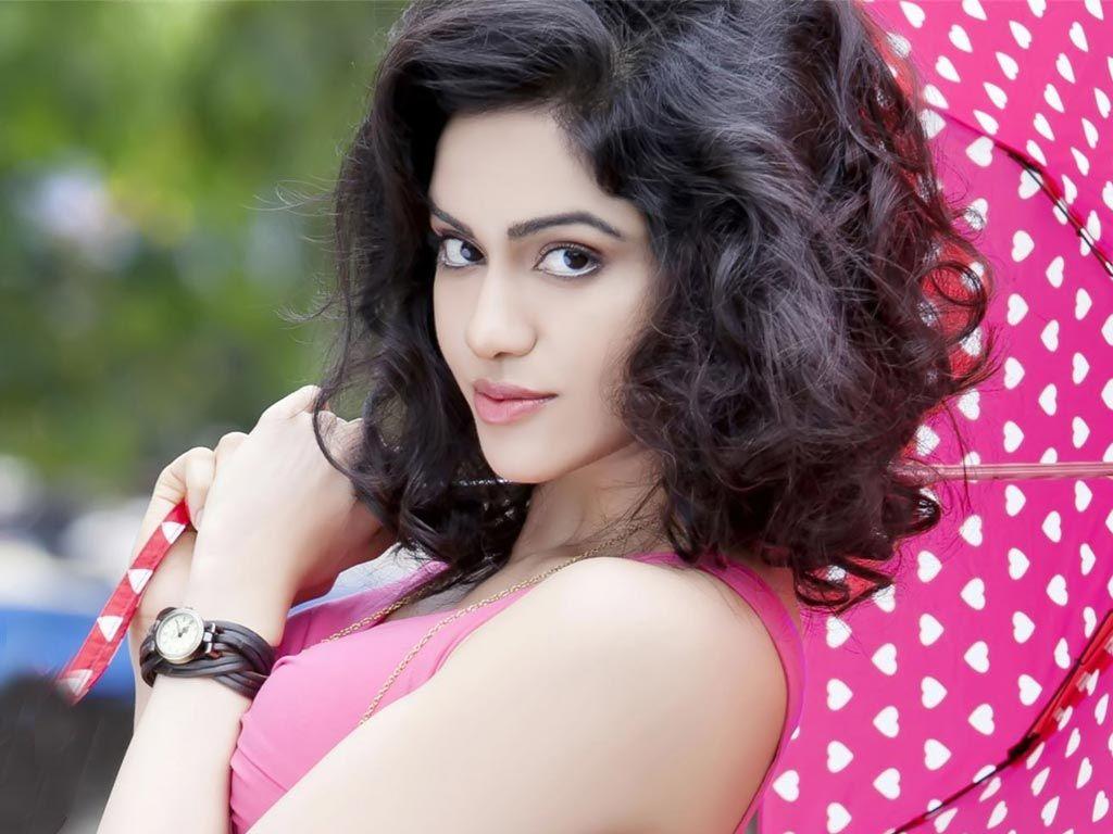 Check out the latest Hot pictures of the pretty Actress Adah Sharma