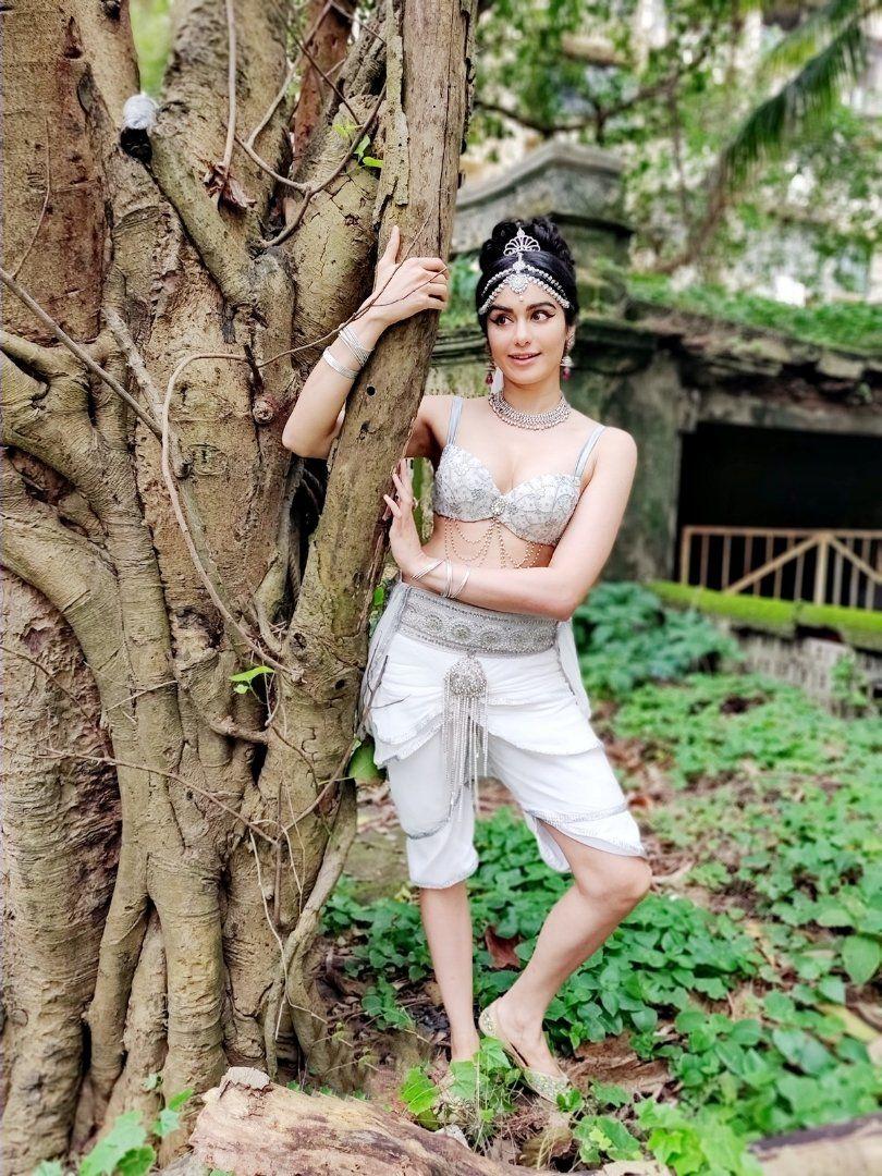 Check out the latest Hot pictures of the pretty Actress Adah Sharma