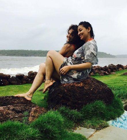 Chitrashi Rawat Holidaying With Friend Shruti Ulfat In Goa Photos