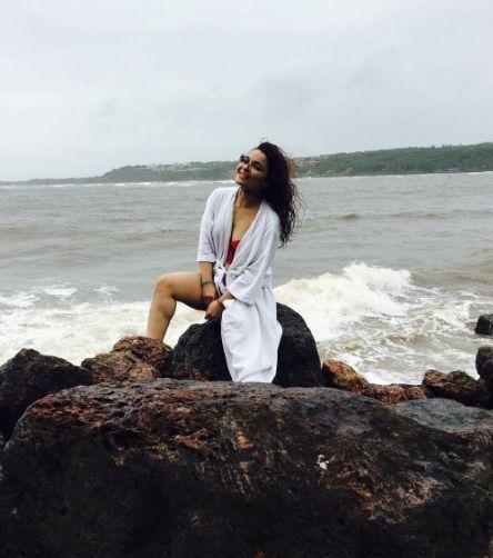 Chitrashi Rawat Holidaying With Friend Shruti Ulfat In Goa Photos