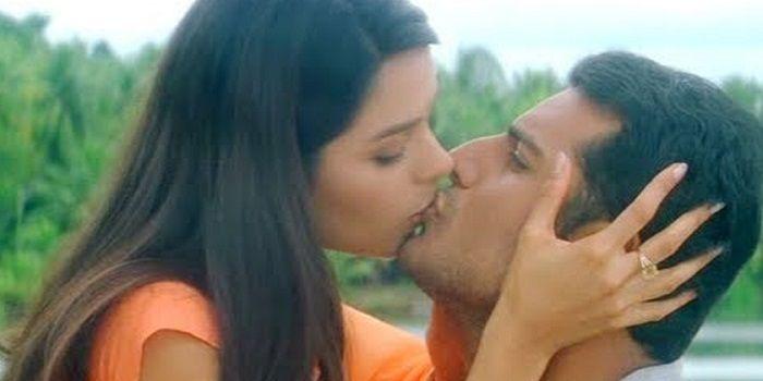 Controversial Real Life Liplocks That Shocked Bollywood PHOTOS