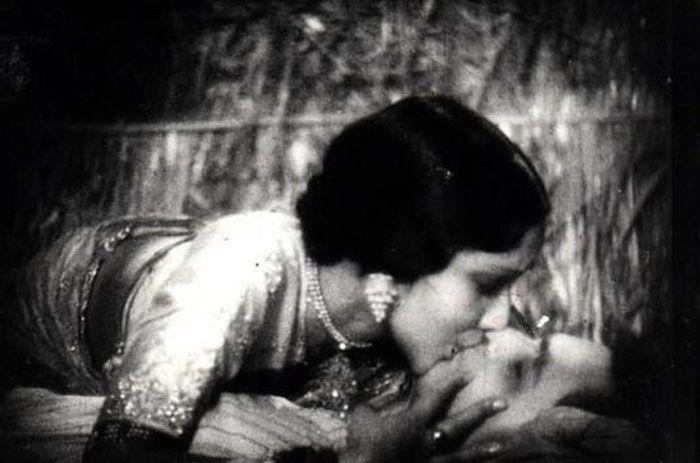 Controversial Real Life Liplocks That Shocked Bollywood PHOTOS