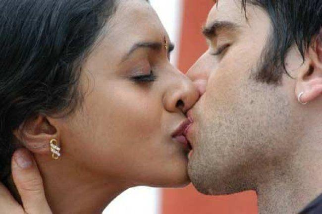 Controversial Real Life Liplocks That Shocked Bollywood PHOTOS