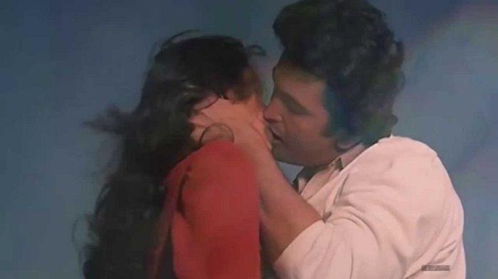 Controversial Real Life Liplocks That Shocked Bollywood PHOTOS