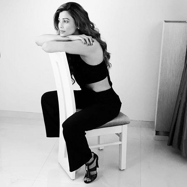 Daisy Shah Latest Unseen hot Photos are too Hot to Handle!