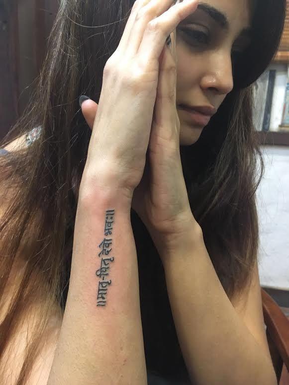 Daisy Shah Latest Unseen hot Photos are too Hot to Handle!