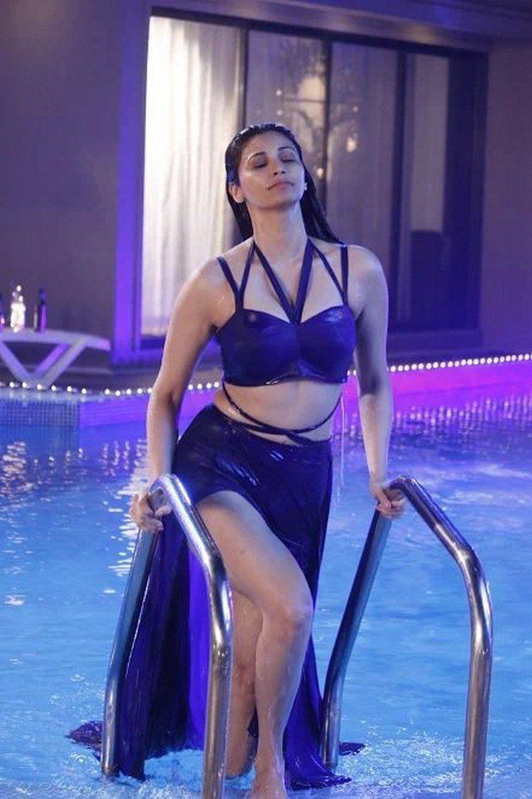 Daisy Shah Latest Unseen hot Photos are too Hot to Handle!