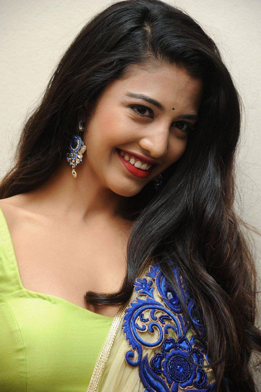 Daksha Nagarkar Hot Hd Photos