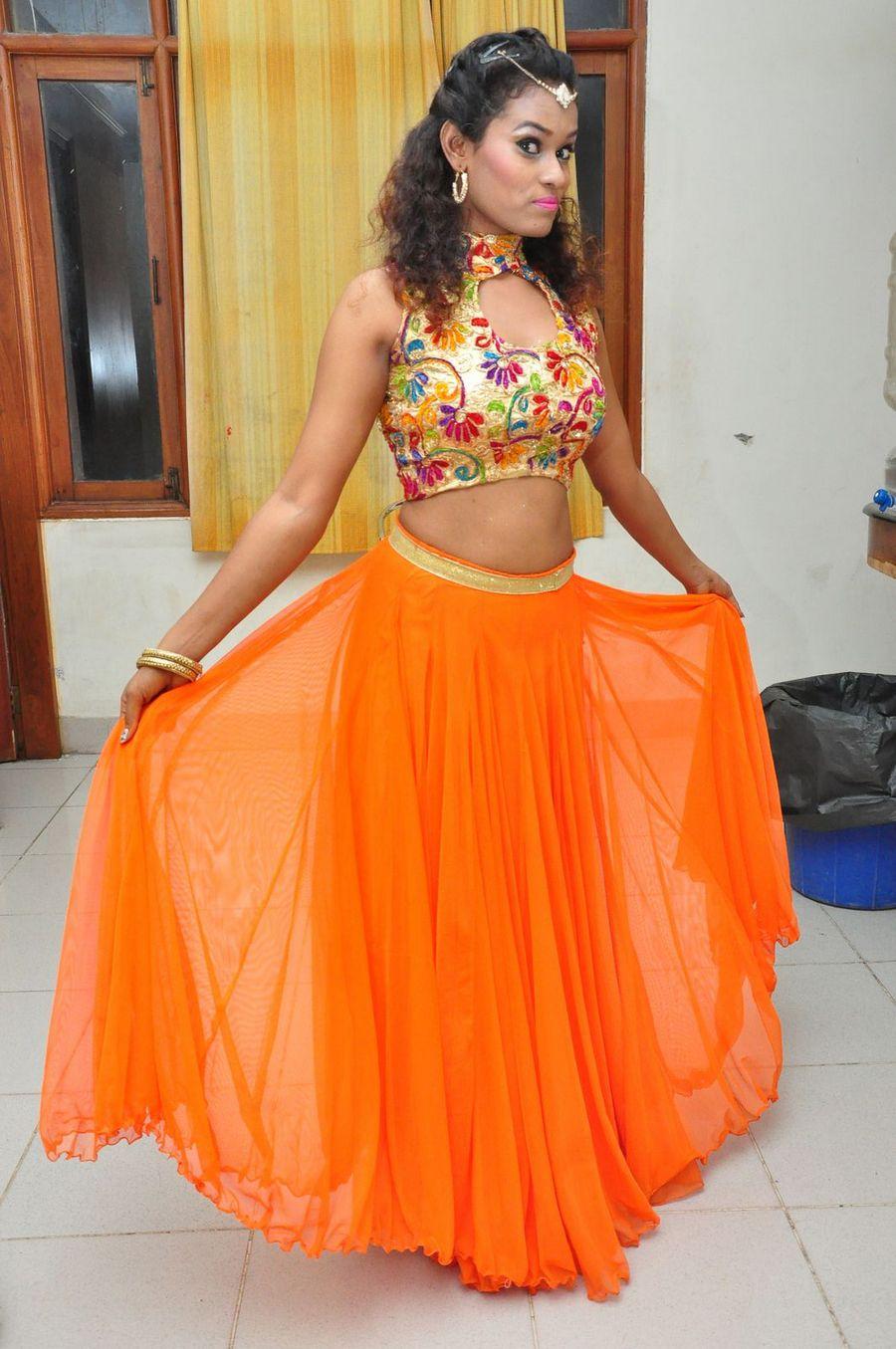 Dancer Nisha Stills At Aatadukundam Raa Audio Launch
