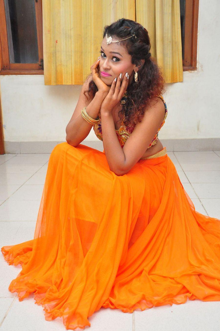 Dancer Nisha Stills At Aatadukundam Raa Audio Launch